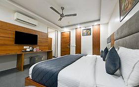 Kelvish Hotel-Delhi Igi Airport